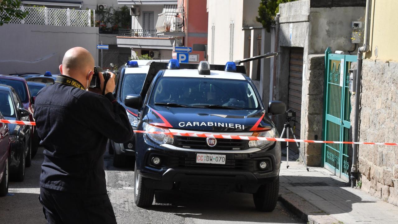 I rilievi dei carabinieri in via Livorno (foto mauro chessa)