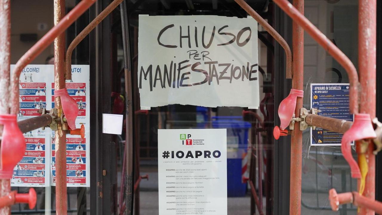 Un ristorante chiuso nei giorni scorsi (foto Silvi)