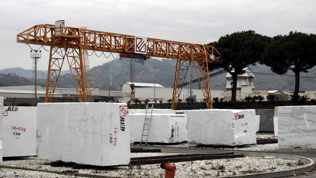 Il piazzale della ditta Red graniti