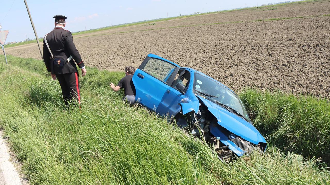 Gherardi: fuori strada con l'auto, ferita una donna