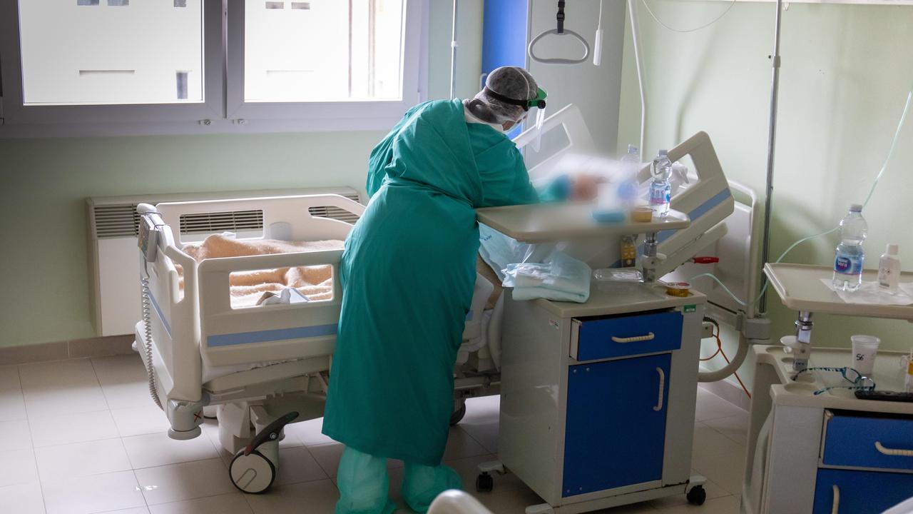 Il Covid in due giorni si porta via altre otto persone, ma nel Ferrarese i contagi calano