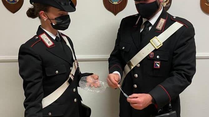 Lido Estensi, sorpreso con la droga per strada: perquisito e arrestato dai carabinieri