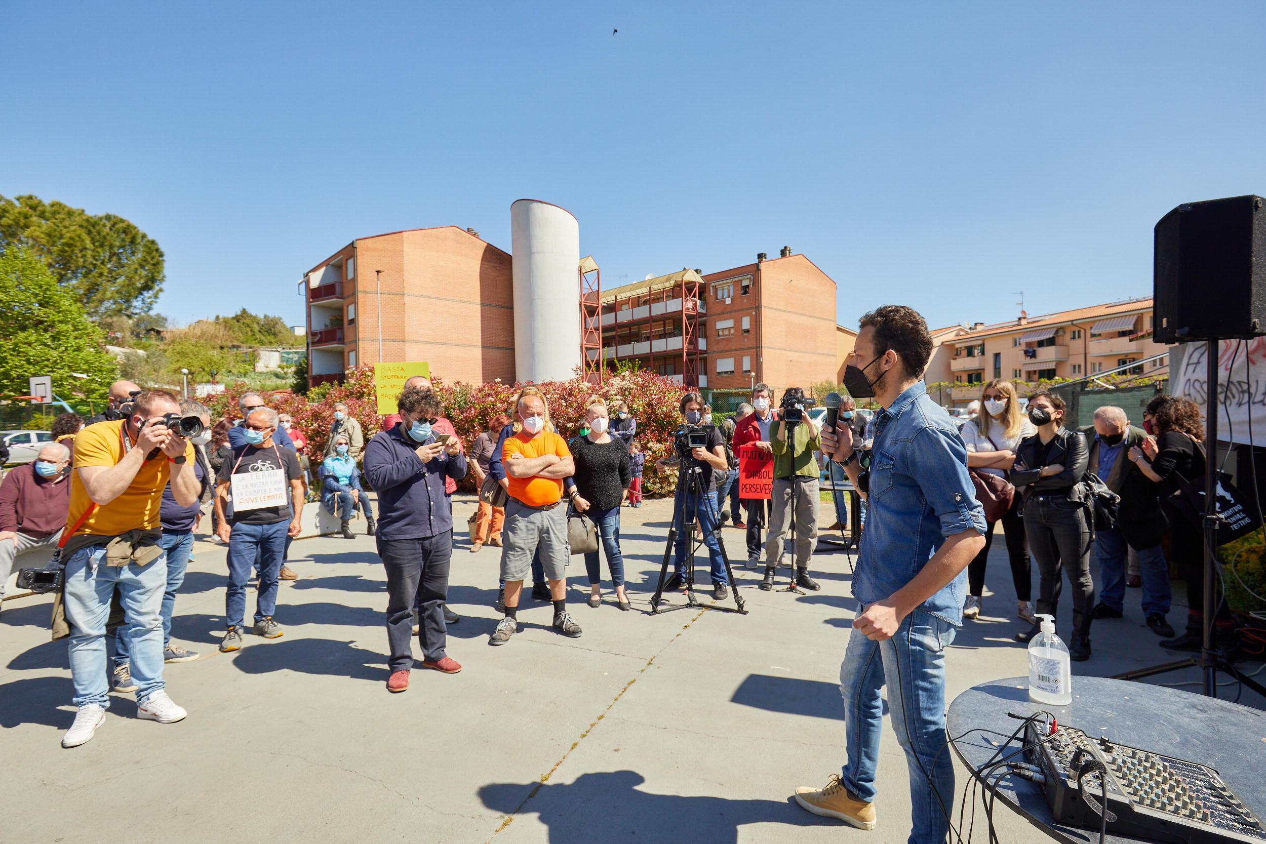 Rabbia e delusione alla protesta sulla 429