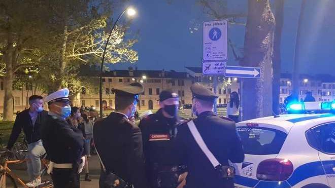 Troppi ragazzi in Ariostea Arrivano i carabinieri