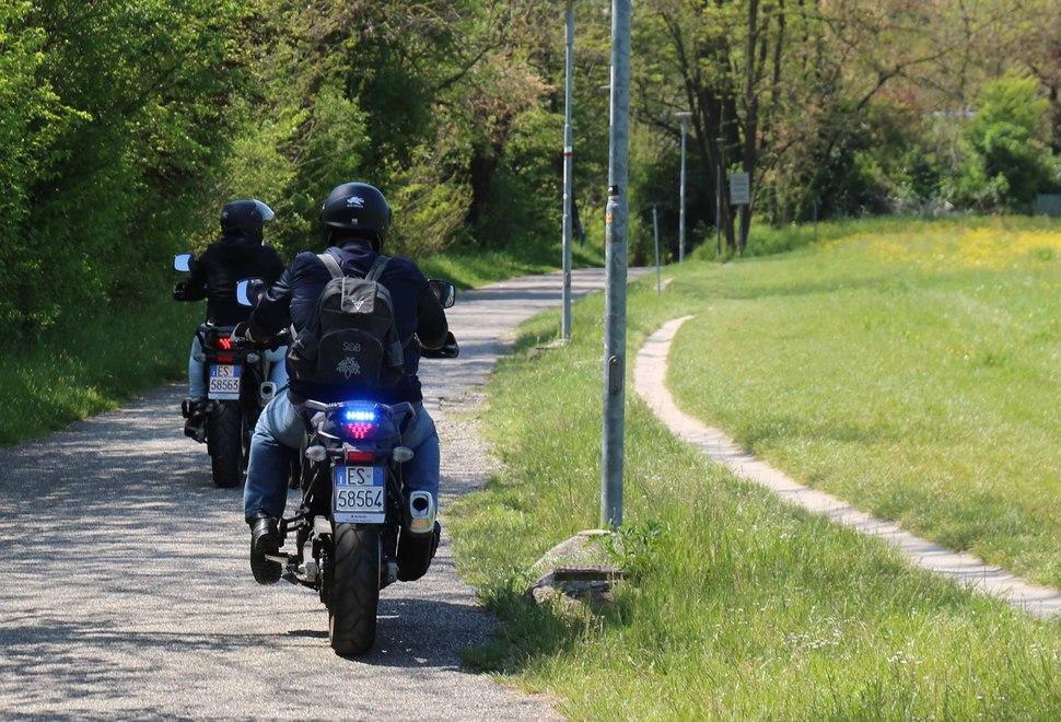 L’appello ai cittadini «Segnalateci tutto» Sul web spunta una foto