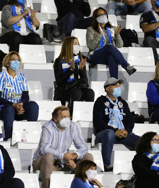 Non ci sarà apertura parziale Si finirà senza il pubblico