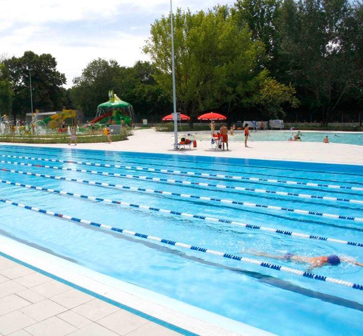 Piscine, appello dei gestori: insensati 10 mq di distanza