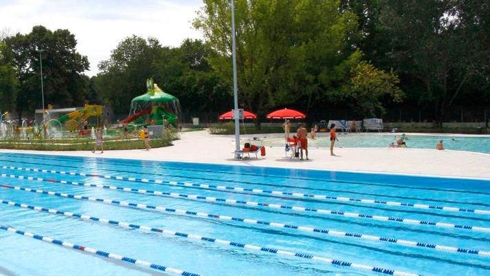 Piscine, appello dei gestori: insensati 10 mq di distanza