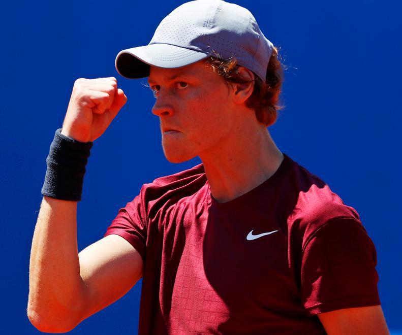 Il ciclone Jannik Sinner travolge Rublev, semifinale con Tsitsipas 