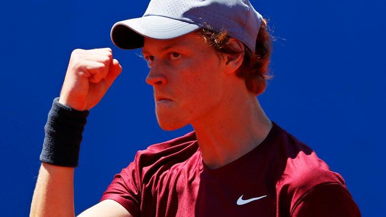 Il ciclone Jannik Sinner travolge Rublev, semifinale con Tsitsipas