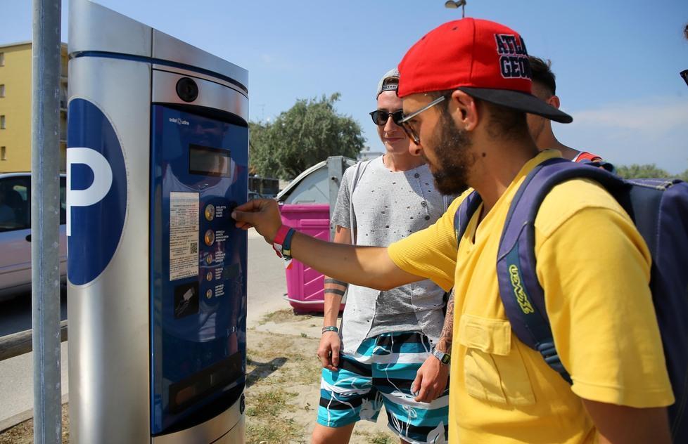 Lidi, da venerdì ritorna la sosta a pagamento 
