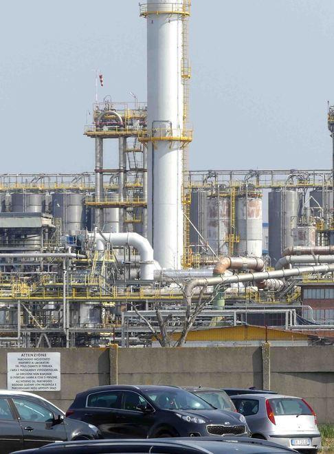 Petrolchimico, l’allarme dei sindacati: «Senza il cracking nessuna chimica verde» 