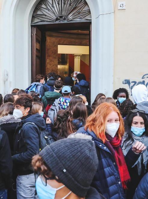 Si torna in classe, ma si cambia ancora: l'organizzazione nei singoli istituti livornesi 