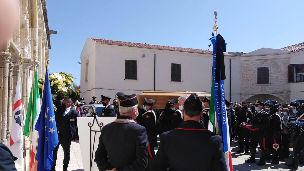 Brigadiere morto, a Porto Torres per i funerali il cappellano della scuola carabinieri di Iglesias