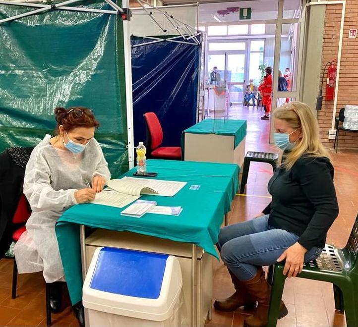 Una delle passate vaccinazioni nella sala della Provincia (foto Gio' Di Stefano)