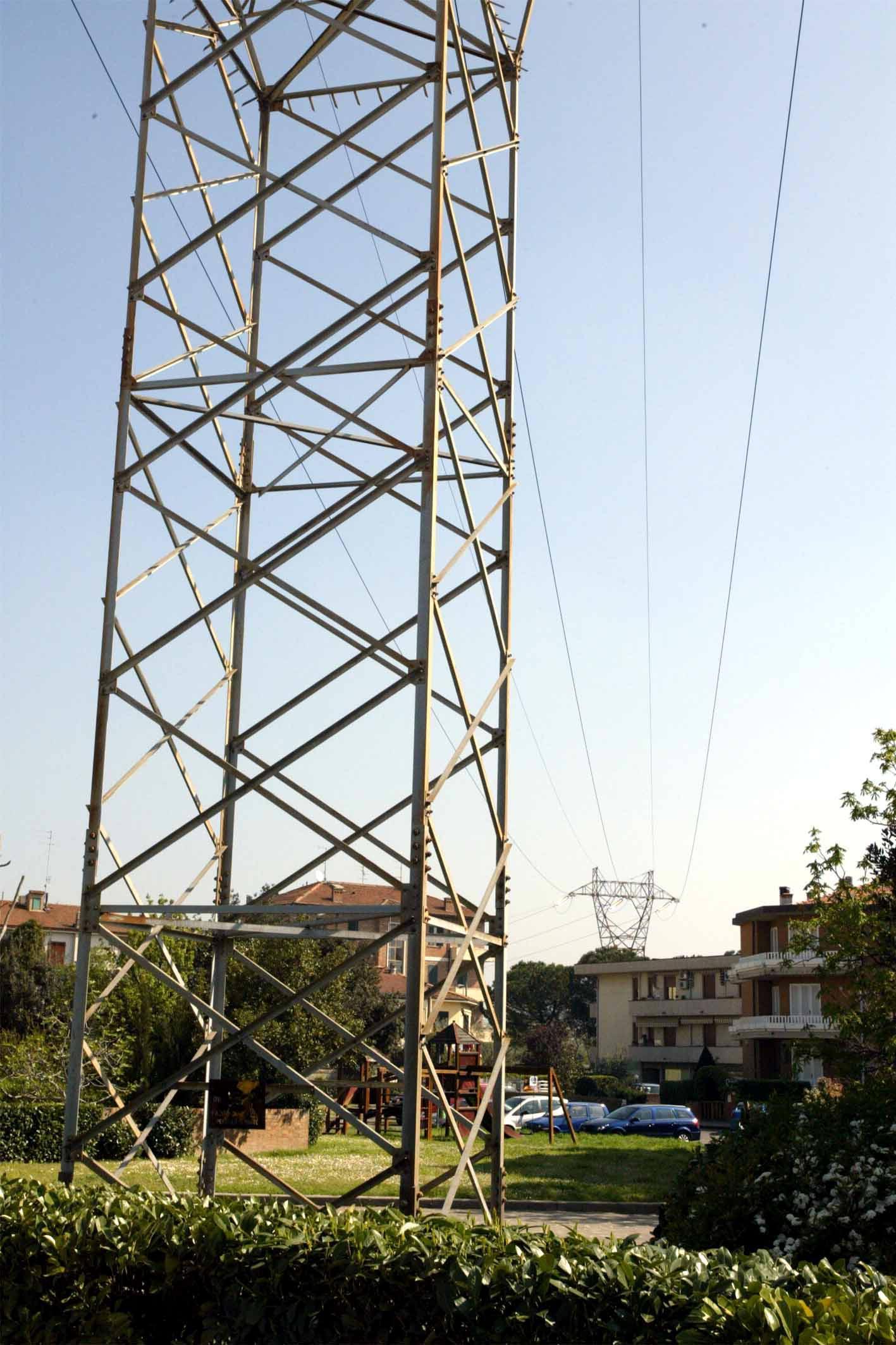 Campi elettromagnetici una petizione contro l’aumento dei limiti