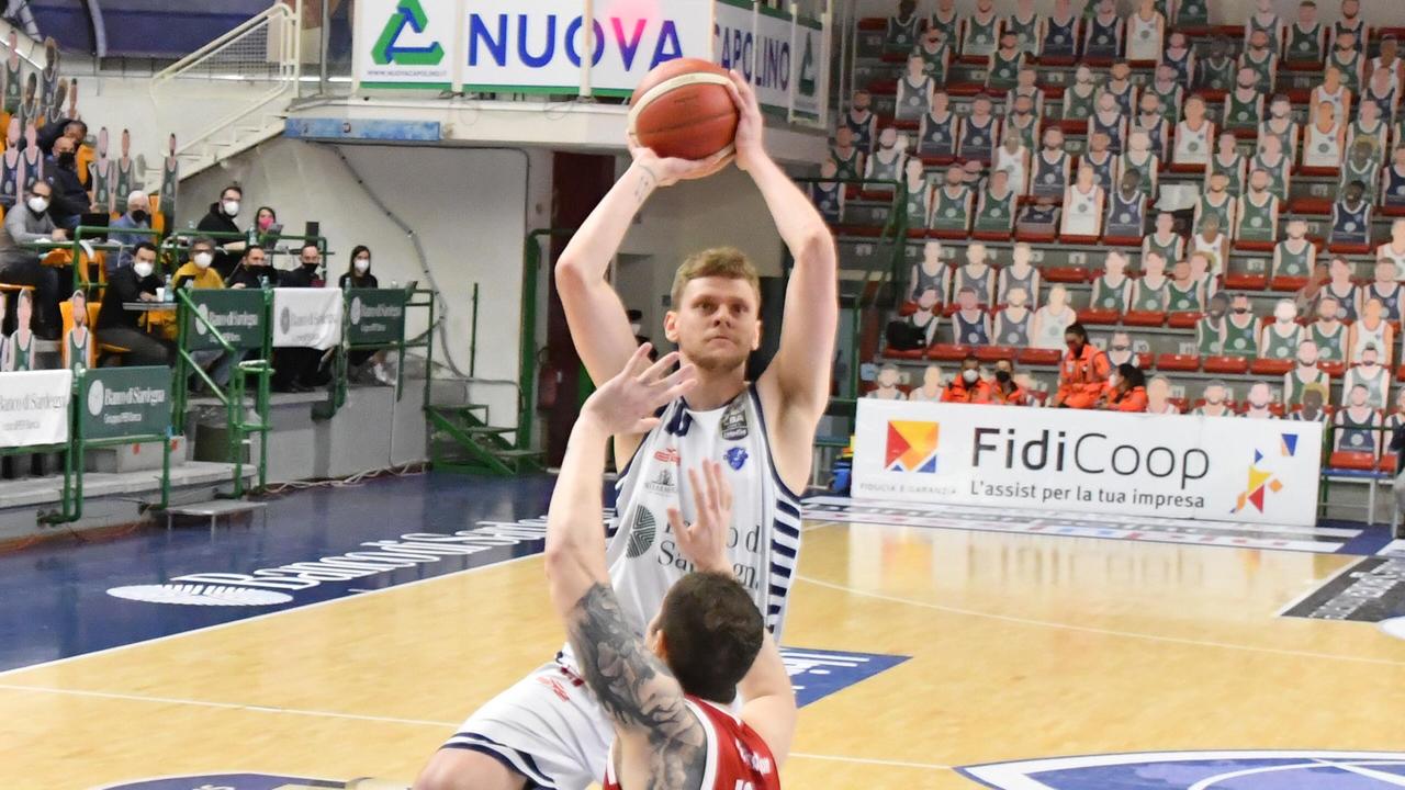 Basket, la Dinamo vince ancora: Reggio Emilia battuta 89-82