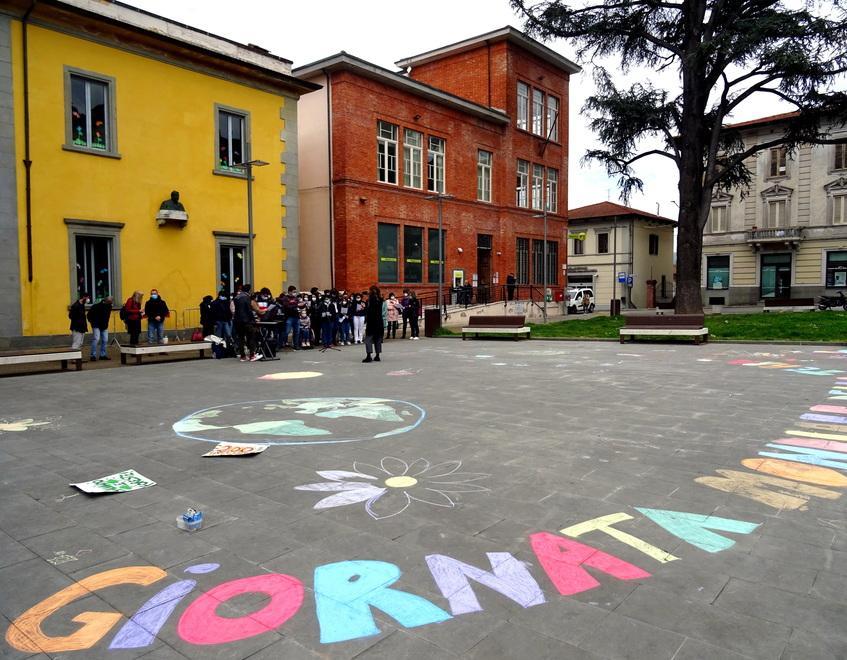 Un terrazzo nel verde per gli studenti delle superiori di Barga 