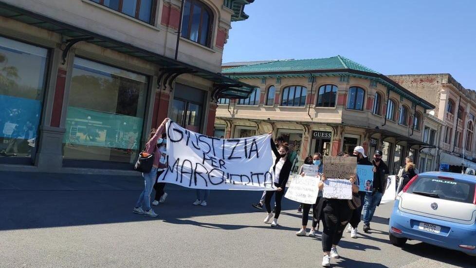 «Voglio sapere di cosa è morta mia figlia, aveva solo 20 anni»
