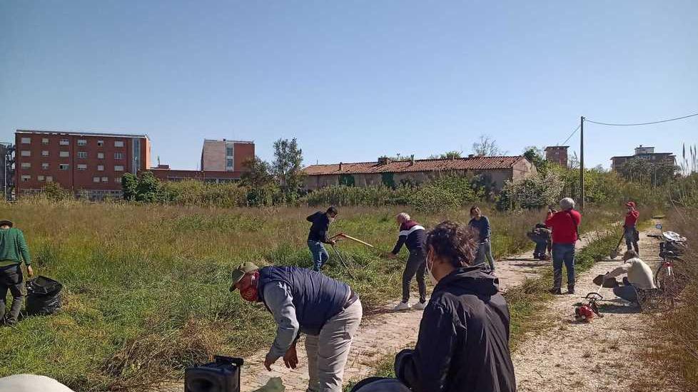 Il comitato “Orti urbani” occupa il Podere Loghino «Aprire subito il parco»