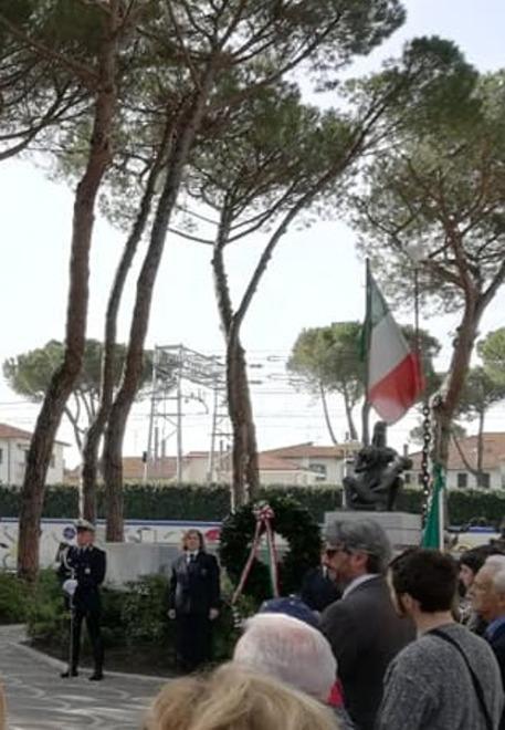 Un fiore nelle vie intitolate agli antifascisti
