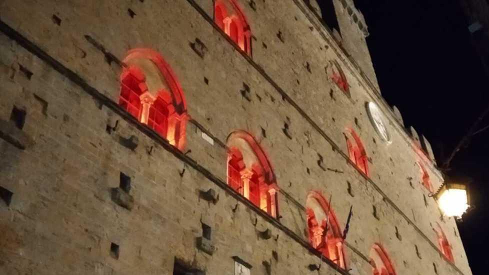 Sos sanità con centinaia di lumini