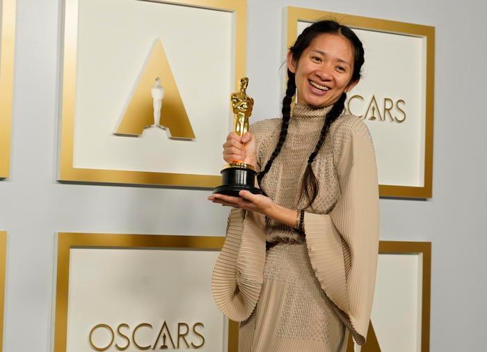 Chloe Zhao, Oscar per la miglior regia per Nomadland che ha vinto anche altre due statuette