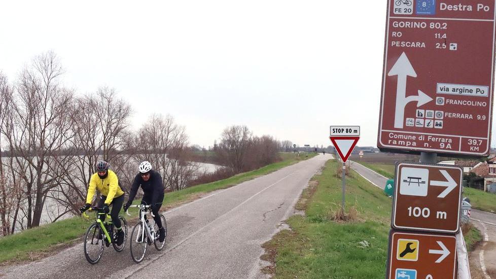 Turismo in sella, la Regione vede green. Nuova geografia degli itinerari ciclabili
