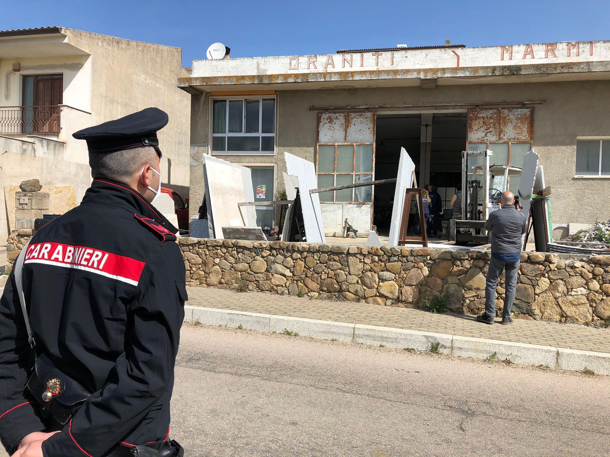 Il laboratorio di lavorazione dei marmi dove è avvenuto l'incidente (foto vanna sanna)