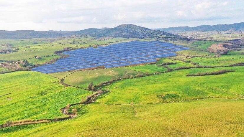 un fotomontaggio che mostra la collocazione dell’impianto fotovoltaico a Poggio Contino