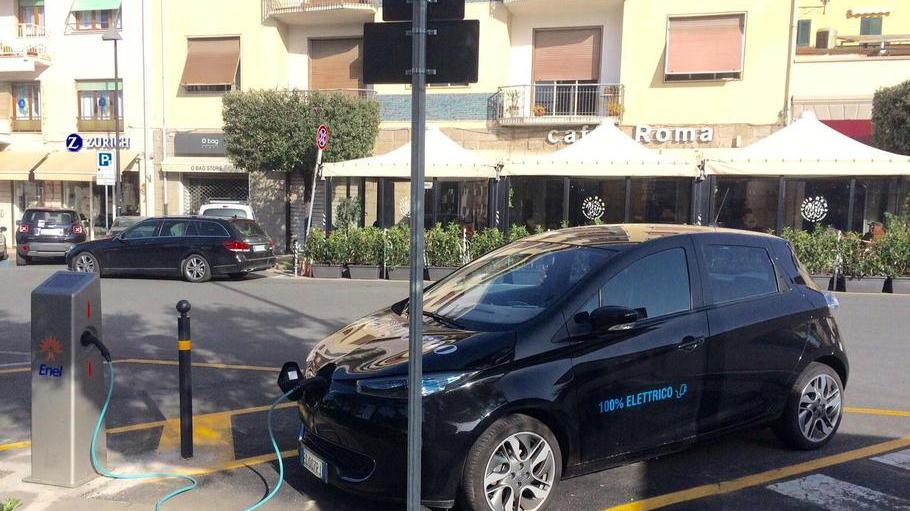 La svolta verde a Cecina: ecco venti postazioni per ricaricare le auto elettriche