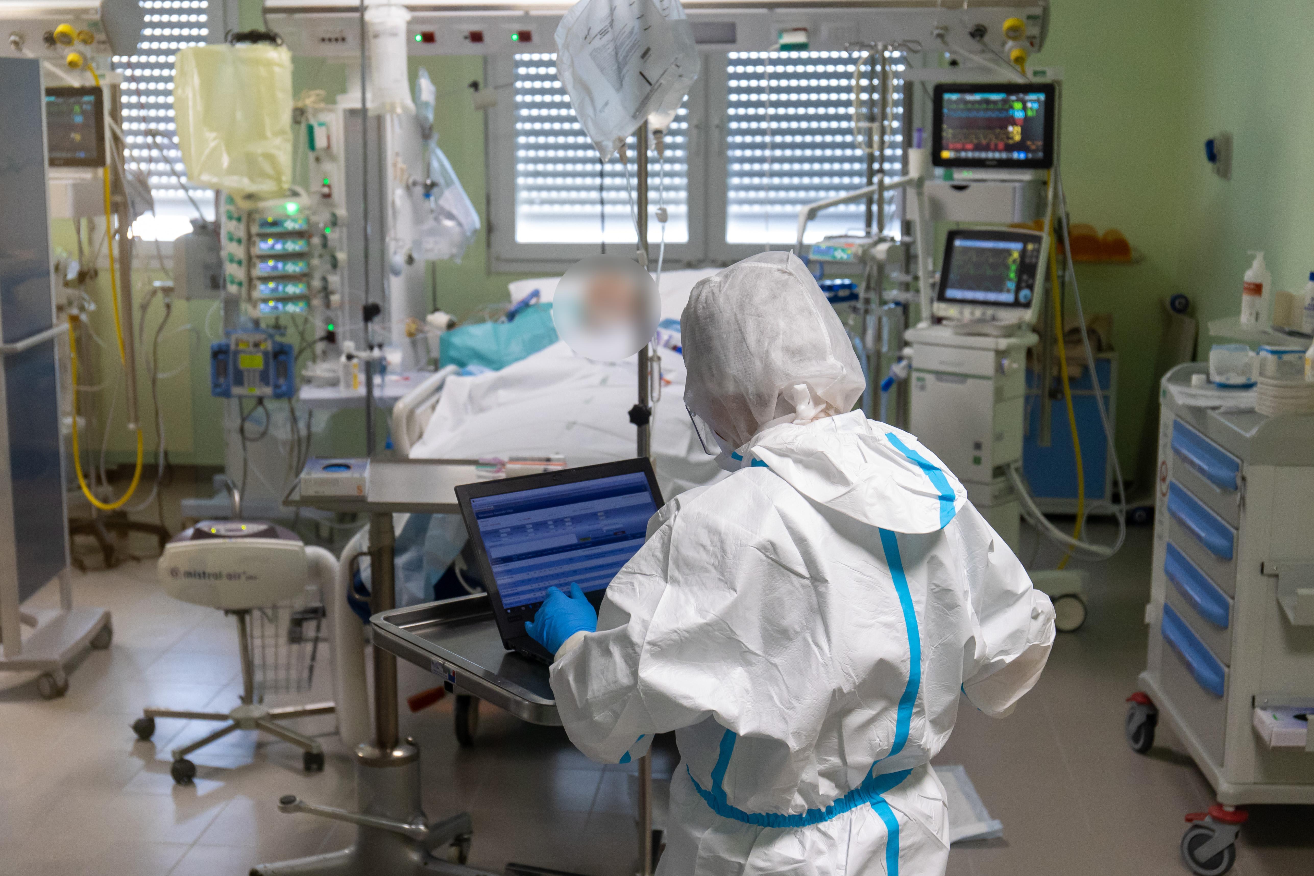 Ferrara. Altri quattro morti per il Covid, due vittime erano ospiti di strutture protette. I nuovi contagi sono 33, le guarigioni il quadruplo 