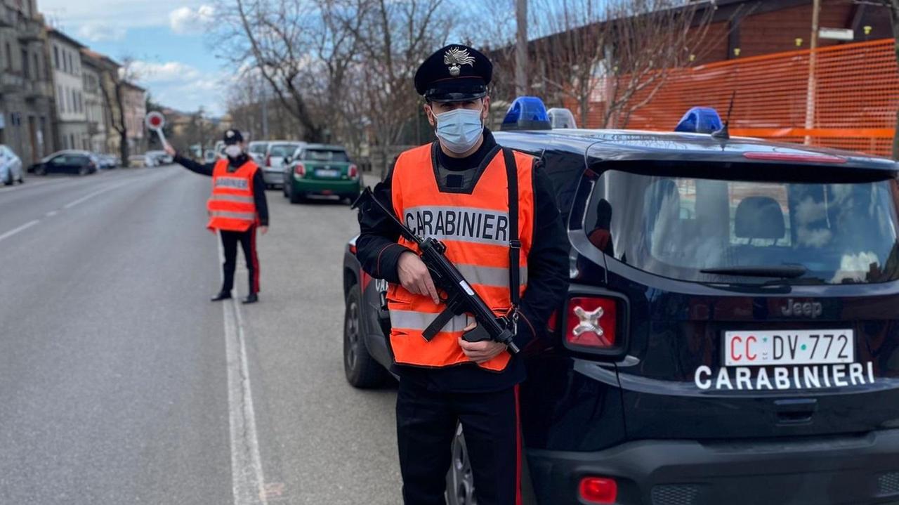 Un posto di blocco dei carabinieri (foto d'archivio)