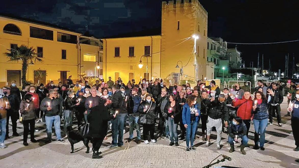 La maxi- protesta scatta alle 22.01: «Il coprifuoco blocca il lavoro»