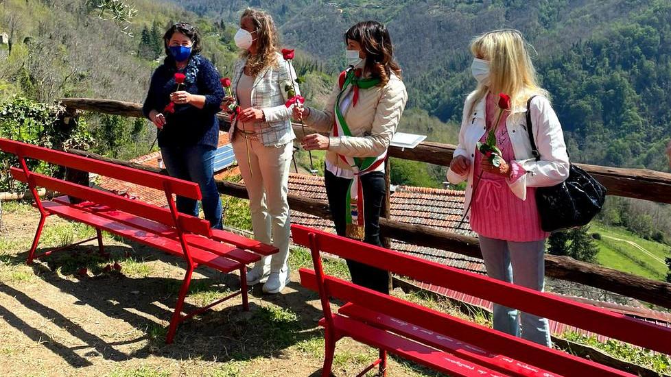 Le parole della partigiana Nara per due nuove panchine rosse