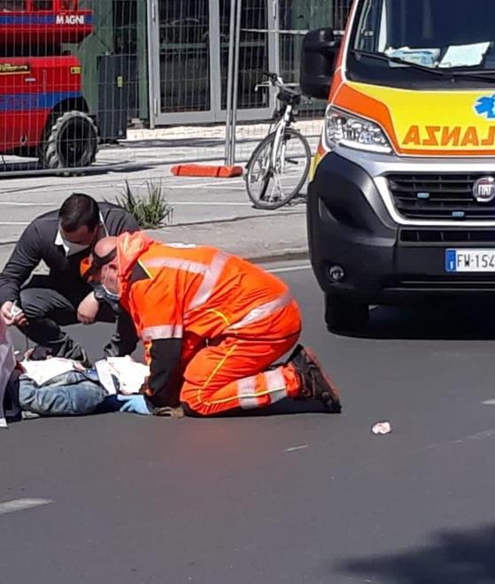 Ciclista investita a largo Risorgimento