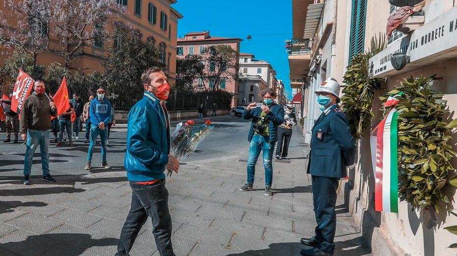 L’omaggio dei comunisti