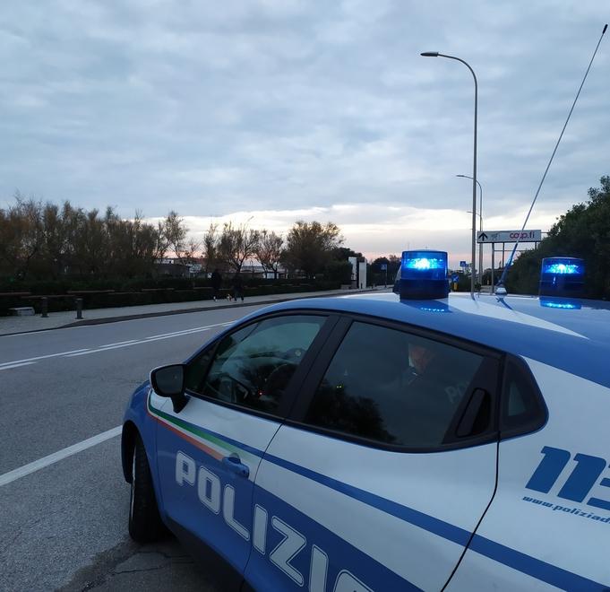 Scappano all’alt dei poliziotti fermati dopo un inseguimento 
