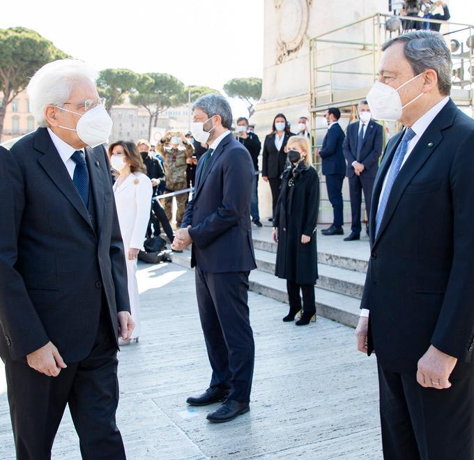 Appello di Mattarella all’unità Draghi: immorale non scegliere 