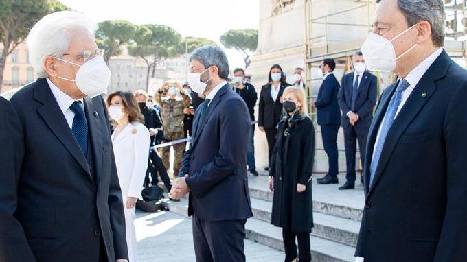 Appello di Mattarella all’unità Draghi: immorale non scegliere