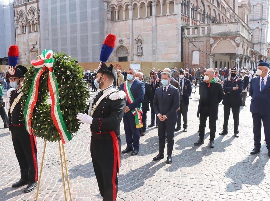Il ricordo dei caduti per la libertà Le cerimonie ferraresi per il XXV Aprile