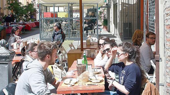 Un tratto di via Roma solo per bici e pedoni Il dehor ricava spazio