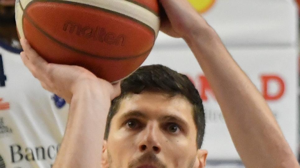 Bendzius è ancora immarcabile Bilan parte male, poi domina