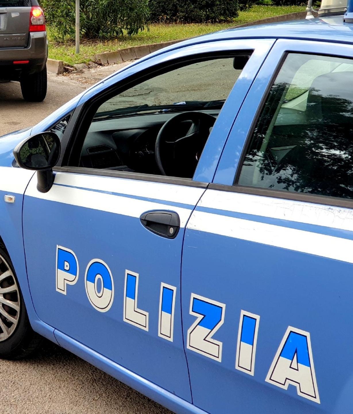In questura col passaporto falso arrestato un giovane della Guinea