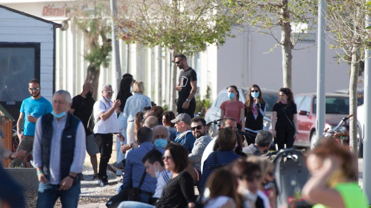 Domenica in rosso e senza affollamenti