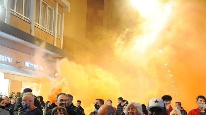 Scoprifuoco tra corso Italia e piazza Bovio, nessuna multa dopo la protesta dei 200