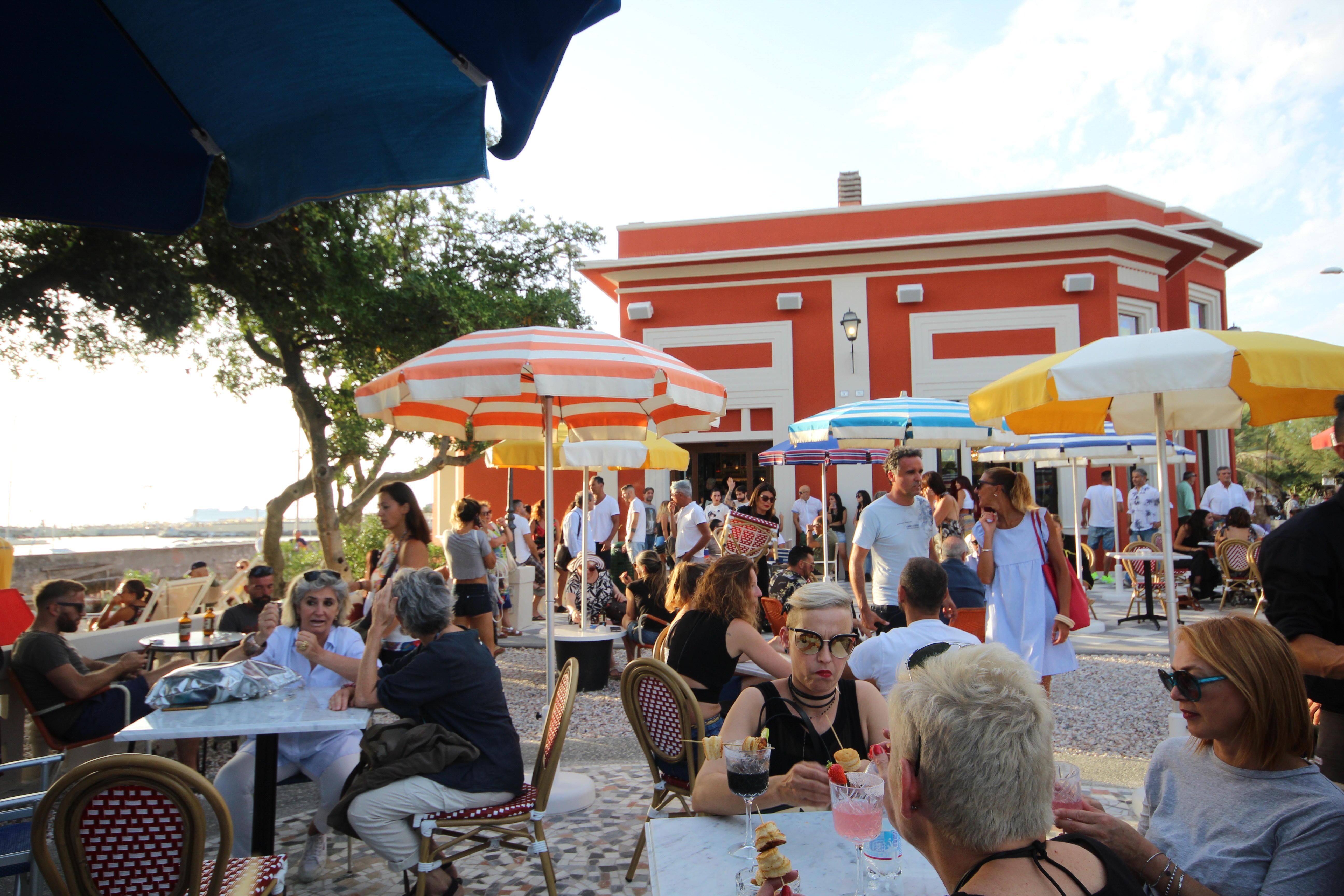 Tavoli all’aperto in Baracchina Rossa