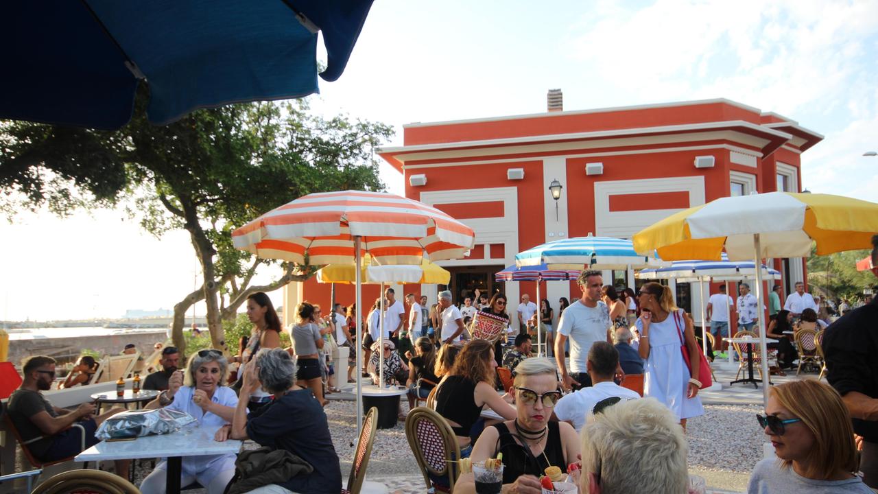 Tavoli all’aperto in Baracchina Rossa