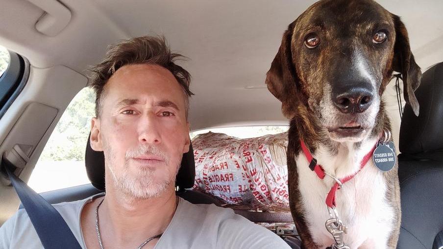 Fabio Bernardini, 45 anni, in auto insieme al suo cane