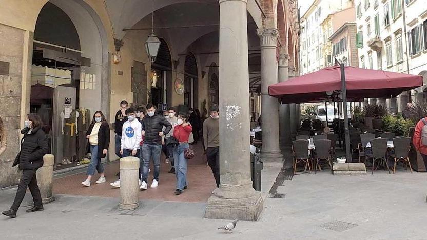 Con la zona gialla a Pisa tornano i tavolini all’aperto: «Ora aiuti a chi non li ha»